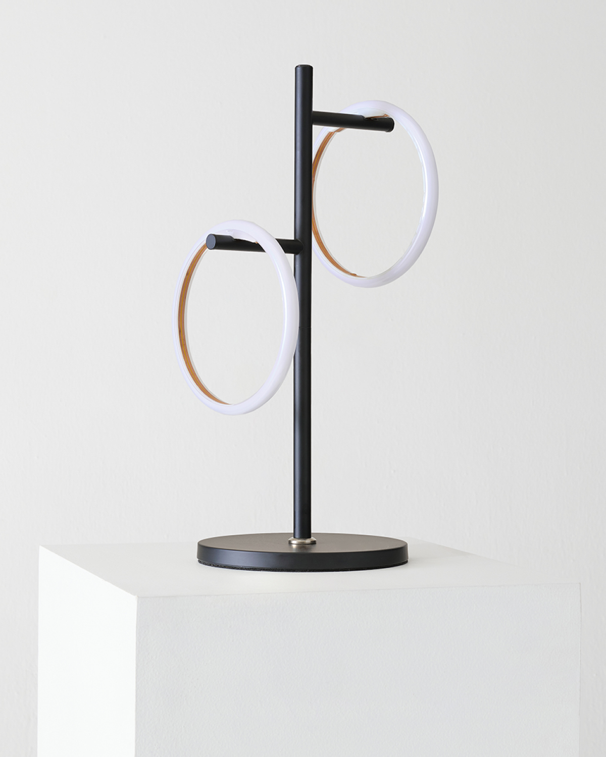 Saturn RGB Table Lamp - Image 2